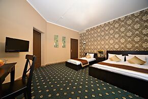 Apelsin Hotel on Park Pobedy