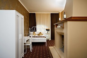 Apelsin Hotel on Park Pobedy