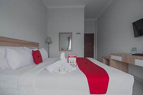 RedDoorz near Hermes Place Polonia Medan
