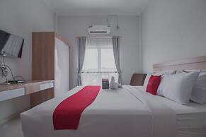 RedDoorz near Hermes Place Polonia Medan
