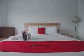RedDoorz near Hermes Place Polonia Medan