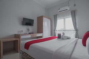 RedDoorz near Hermes Place Polonia Medan