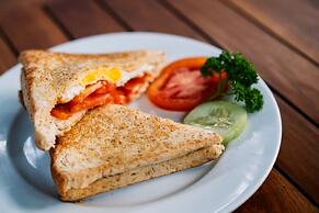 D and B Bungalow's by DeWizZ Management