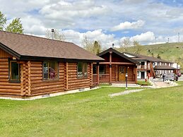 Beartooth Hideaway Inn and Cabins