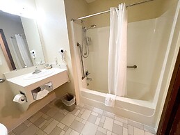 Beartooth Hideaway Inn and Cabins