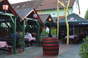 Hotel Napsugár és Gulyás Kunyhó Étterem
