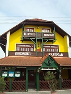 Hotel Napsugár és Gulyás Kunyhó Étterem