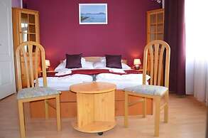 Hotel Napsugár és Gulyás Kunyhó Étterem