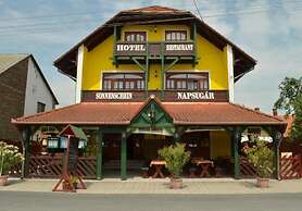Hotel Napsugár és Gulyás Kunyhó Étterem