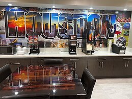 Super 8 by Wyndham Houston Northwest Cypress