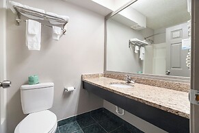 Days Inn & Suites by Wyndham Norton Shores/Muskegon