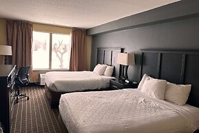 Days Inn & Suites by Wyndham Norton Shores/Muskegon