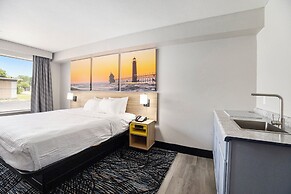 Days Inn & Suites by Wyndham Norton Shores/Muskegon
