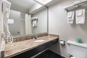 Days Inn & Suites by Wyndham Norton Shores/Muskegon