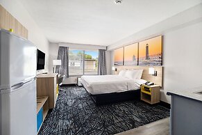 Days Inn & Suites by Wyndham Norton Shores/Muskegon