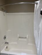 Days Inn & Suites by Wyndham Norton Shores/Muskegon