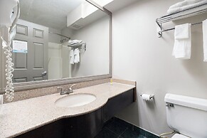 Days Inn & Suites by Wyndham Norton Shores/Muskegon