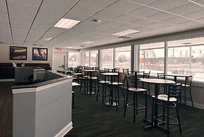 Days Inn & Suites by Wyndham Norton Shores/Muskegon