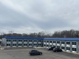 Days Inn & Suites by Wyndham Norton Shores/Muskegon