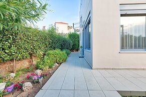 Elegant Maisonette Garden near Beach
