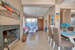 Elegant Maisonette Garden near Beach