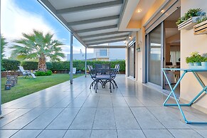 Elegant Maisonette Garden near Beach