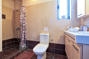 Elegant Maisonette Garden near Beach