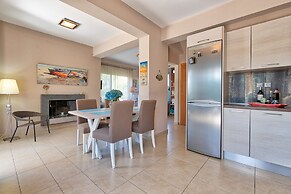 Elegant Maisonette Garden near Beach