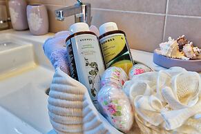 Elegant Maisonette Garden near Beach