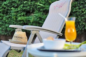 Elegant Maisonette Garden near Beach