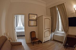 Al Centro Luxury Home