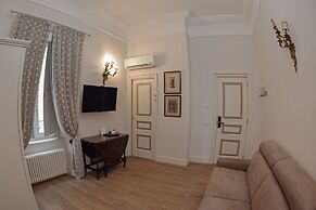 Al Centro Luxury Home