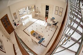 Al Centro Luxury Home