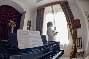 Al Centro Luxury Home