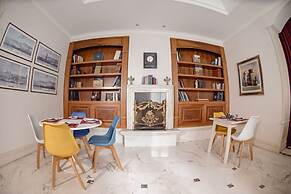 Al Centro Luxury Home