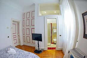 Al Centro Luxury Home