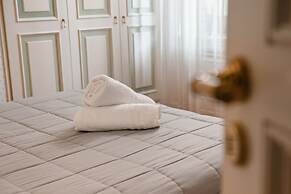 Al Centro Luxury Home