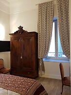 Al Centro Luxury Home