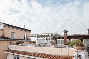 Al Centro Luxury Home