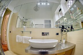 Al Centro Luxury Home