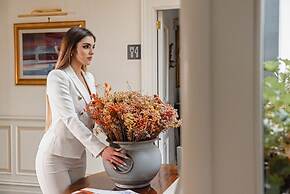 Al Centro Luxury Home