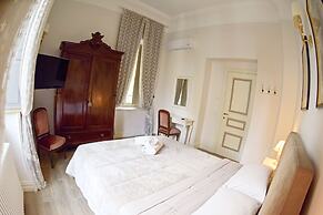 Al Centro Luxury Home