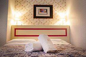 Al Centro Luxury Home