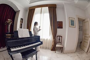 Al Centro Luxury Home