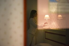 Al Centro Luxury Home