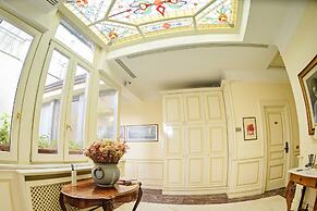 Al Centro Luxury Home