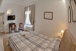 Al Centro Luxury Home