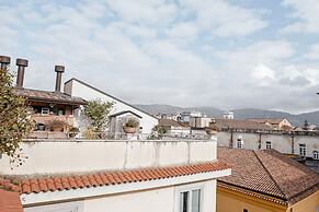 Al Centro Luxury Home