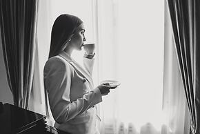 Al Centro Luxury Home