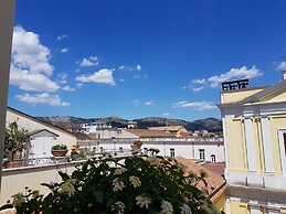 Al Centro Luxury Home